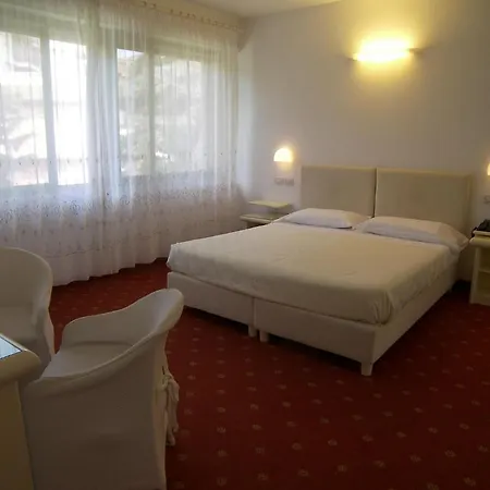 Moderno Hotel 4*